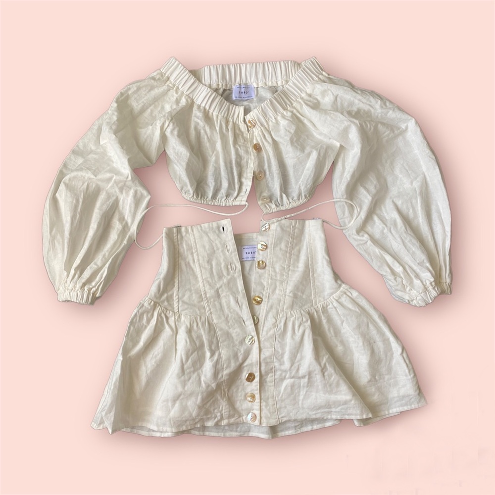 CUTE WHITE TOO AND CORSET SKIRT FROM SABO SKIRT